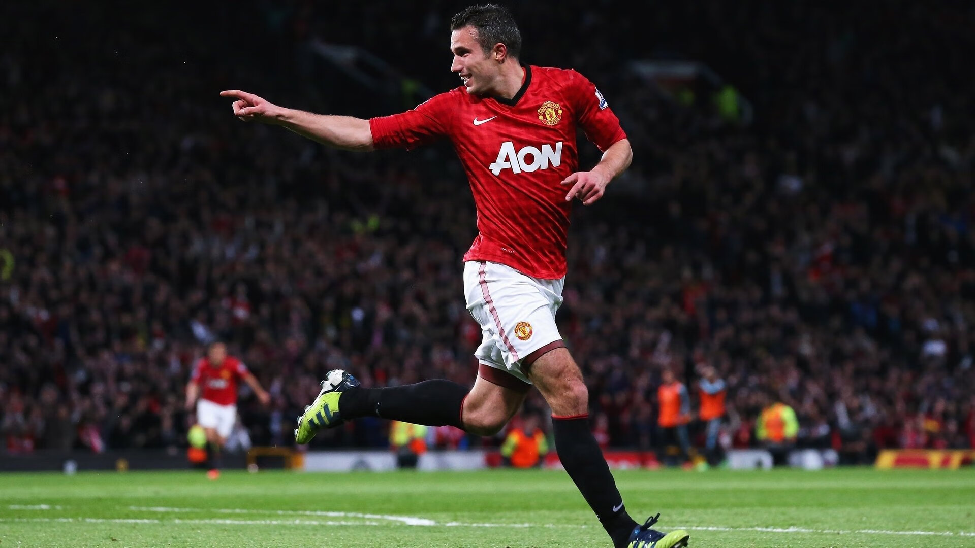 乐鱼体育平台官网-中场传球重心变化是否左右整体进攻模式，传中球怎么不停球直接射门